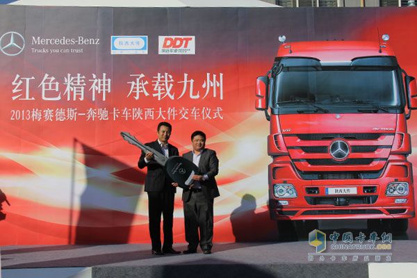 十臺(tái)奔馳Actros SLT大件牽引車一次性交付中國(guó)用戶