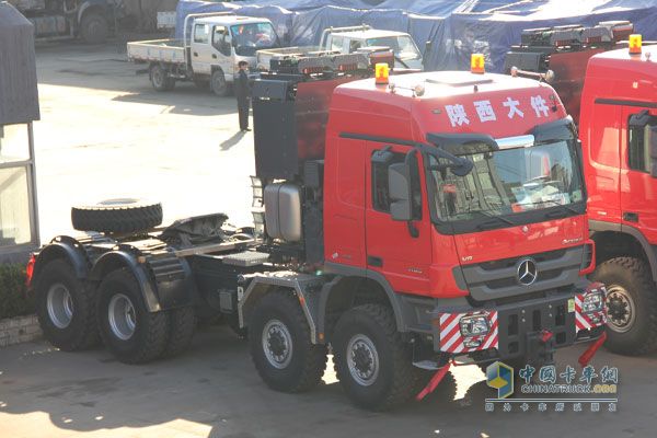 十臺(tái)奔馳Actros SLT大件牽引車一次性交付中國(guó)用戶