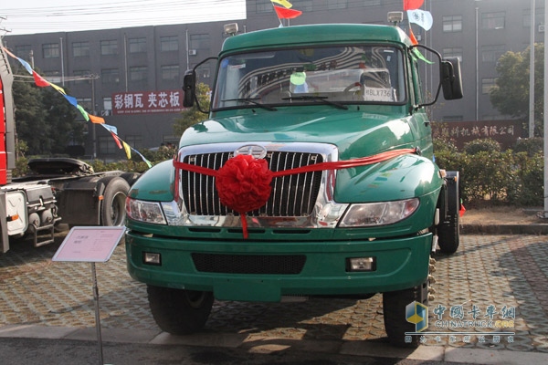 CA4140型4x2長(zhǎng)頭牽引車(chē)