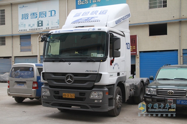 藍(lán)色快運(yùn)采購的奔馳Actros2641牽引車