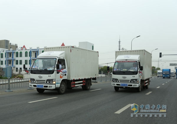 2014一汽通用汽車解放輕卡節(jié)油中國行寧波站參賽車輛路上飛馳