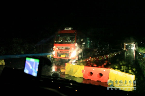 風(fēng)雨兼程 奔馳卡車荊州到成都油耗測試