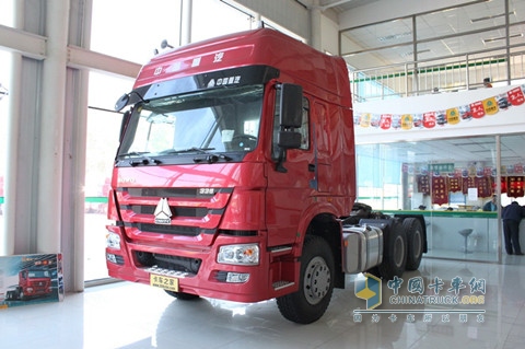 中國重汽 HOWO 6×4牽引車