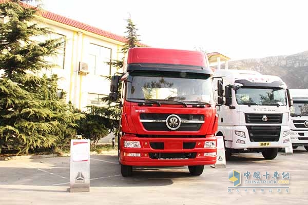 中國重汽 新斯太爾 D7B 340馬力 6x4 牽引車