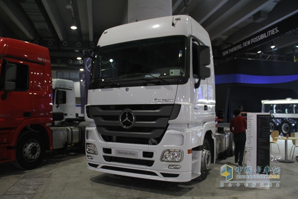 梅賽德斯-奔馳Actros1841低底盤牽引車