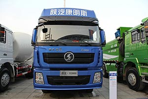 陜汽重卡 德龍X3000 康明斯345馬力 8X4 復(fù)合版?zhèn)}柵車