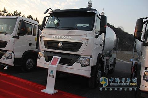 中國重汽 T7H 400馬力 8X4 攪拌車