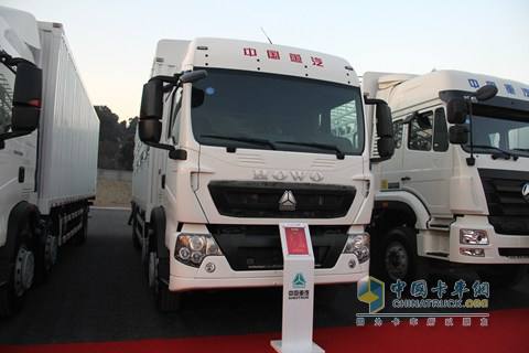 中國重汽 T5G 290馬力 8X4 LNG 倉柵車