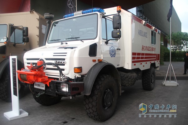 梅賽德斯-奔馳烏尼莫克（Unimog）U4000 4X4全地形救護(hù)車底盤(pán)