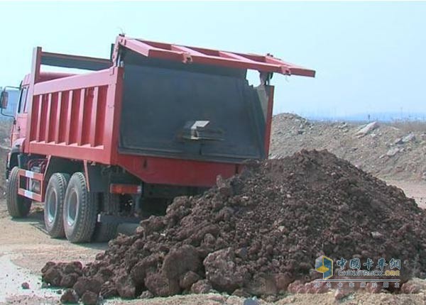 中國(guó)重汽推卸式自卸車