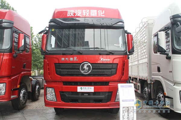 陜汽重卡 德龍x3000 310馬力 8x4 國(guó)四 倉(cāng)柵載貨車