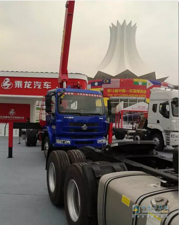 東風柳汽 乘龍隨車吊 法士特