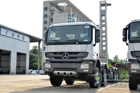 奔馳 Actros408馬力 8X4 重卡載貨車(型號4141底盤)