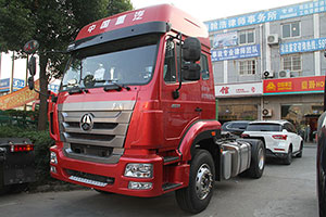 中國重汽豪瀚J5G34 340馬力 4X2港口牽引車