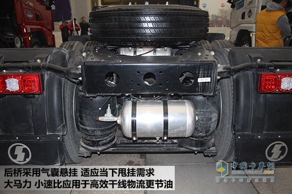 德龍X3000黃金版6X4輕量化牽引車