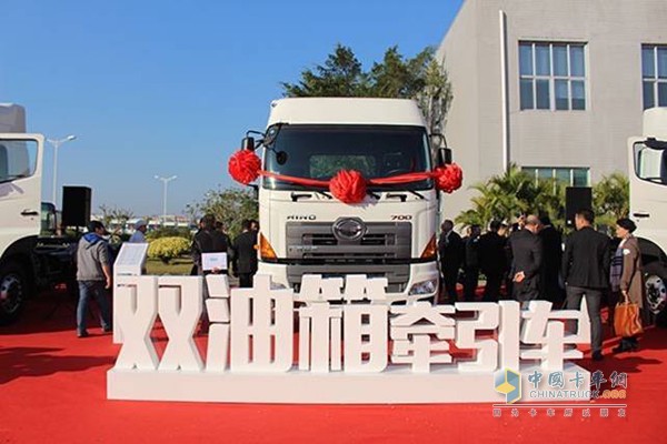 廣汽日野雙油箱牽引車