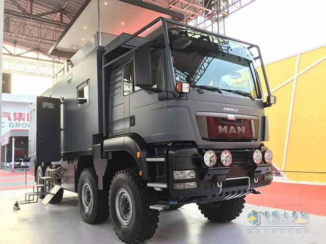 曼恩TGS 41.480 8X8越野房車配備車道保持系統(tǒng)