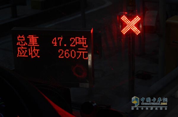 時(shí)速80KM/h，發(fā)動(dòng)機(jī)轉(zhuǎn)速僅為1050rpm