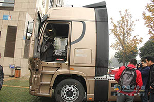 東風商用車 天龍旗艦 480馬力 6x4 國四 標配牽引車