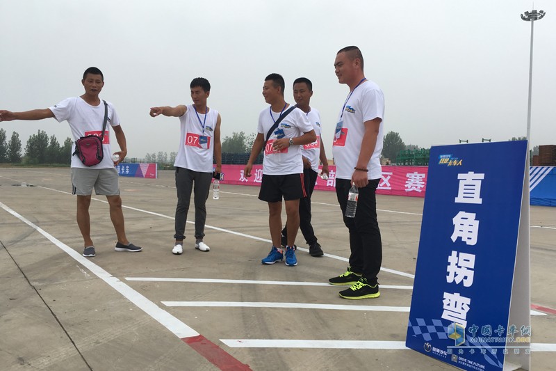 奧馳搶奧運(yùn)頭條 這里比賽也精彩