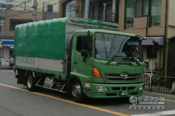 路上隨處可見的日野卡車