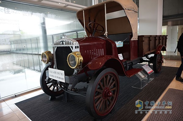 1917年生產(chǎn)的第一輛卡車