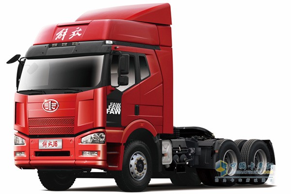 解放J6P 9L發(fā)動機350馬力6X4輕量化牽引車