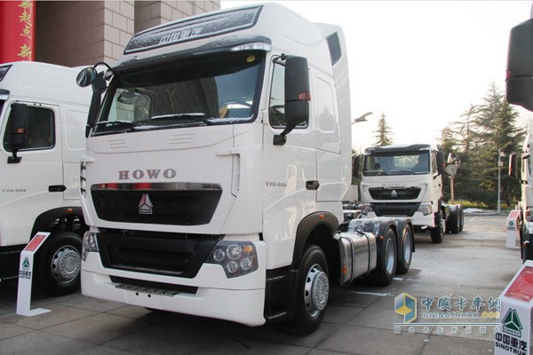 廣州站比賽用車中國重汽HOWO-T7H 440馬力6X4牽引車