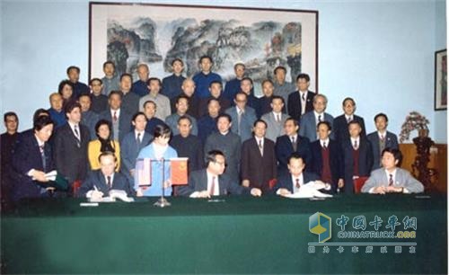 1986年?yáng)|風(fēng)與康明斯簽訂許可證協(xié)議