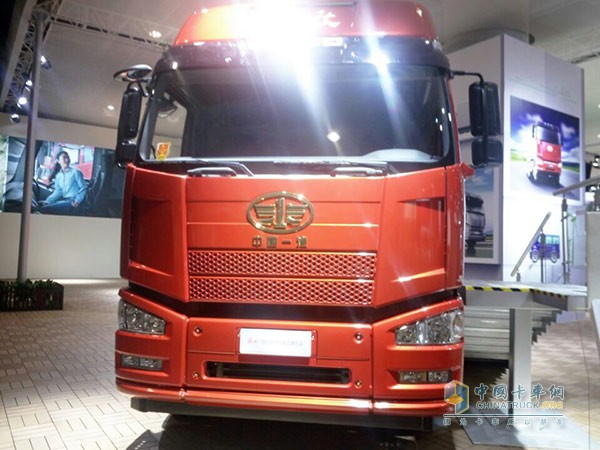 解放J6P6×4國五領(lǐng)航版牽引車