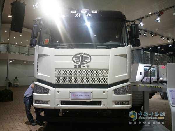 解放J6P6×4智能渣土車