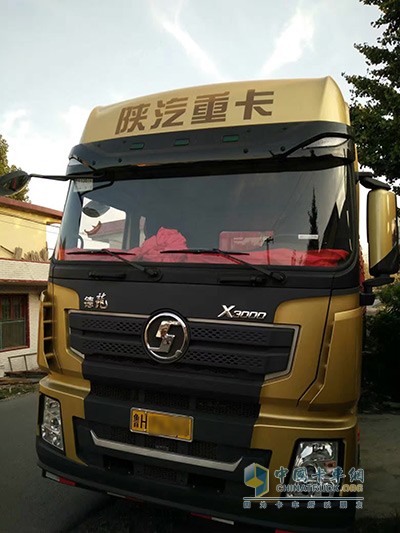 陜汽德龍X3000黃金版 500馬力 6X4牽引車