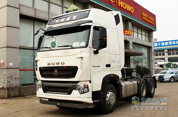 重汽HOWO—T7H 440馬力6×4危險品牽引車