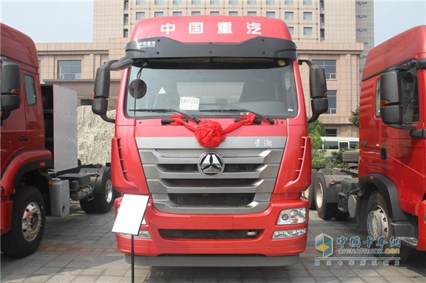 豪翰6X4運煤王牽引車