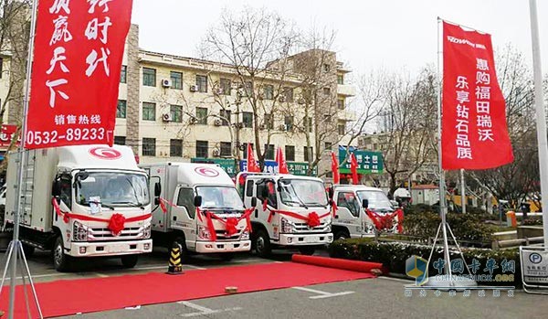 福田時(shí)代室外展車