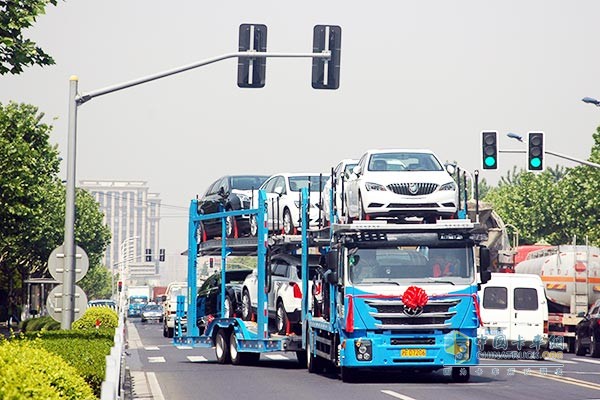 上汽紅巖中置軸轎運(yùn)車