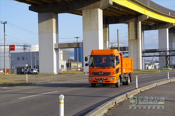 Kankyo Gijutsu公司的基于FC的日野Ranger 垃圾運(yùn)輸車(chē)配備艾里遜1000系列全自動(dòng)變速箱