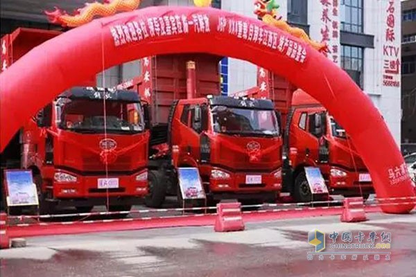 一汽解放J6P 8×4南方款自卸車