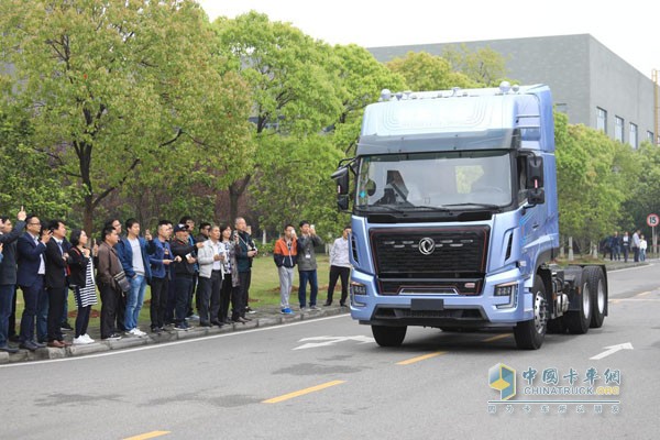 東風(fēng)商用智能卡車演示中