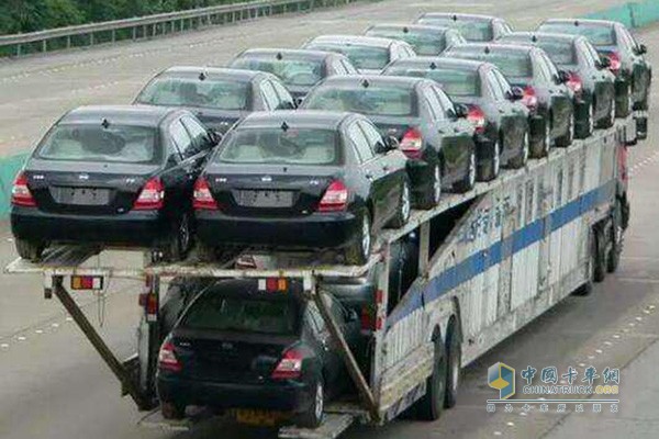 飛機板、雙排車等違規(guī)轎運車影響道路安全