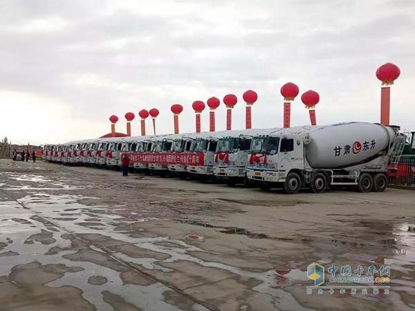 華菱天然氣攪拌車(chē)