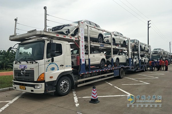 廣汽日野700系列4X2中置軸轎運車