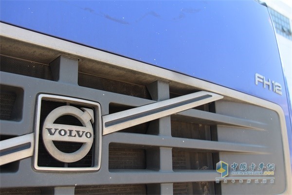 帶有年代感的VOLVO標(biāo)志