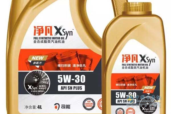 凈凡XSyn? SN PLUS 全合成酯類汽油機油  　　凈凡XSyn?是司能石化專家團隊研發(fā)的新一代汽機油產(chǎn)品，符合并超越美國及歐盟最新技術(shù)規(guī)范，添加酯類基礎(chǔ)油及司能專有納米級碳基抗磨減磨劑，更好保護渦輪增壓缸內(nèi)直噴(TGDI)發(fā)動機，為