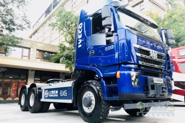 智能網聯(lián)6×6全驅大件運輸車