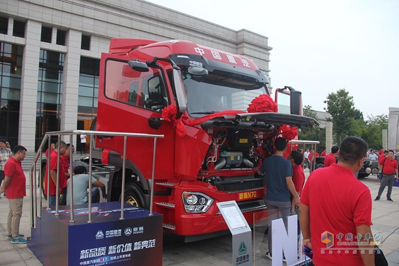 中國(guó)重汽 豪瀚N7G重卡 430馬力 6X4 LNG牽引車