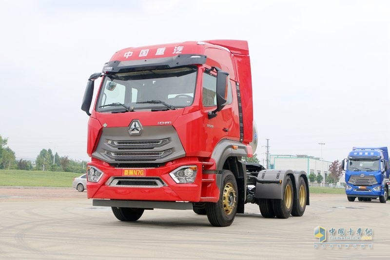 中國(guó)重汽 豪瀚N7G重卡 430馬力 6X4 LNG牽引車