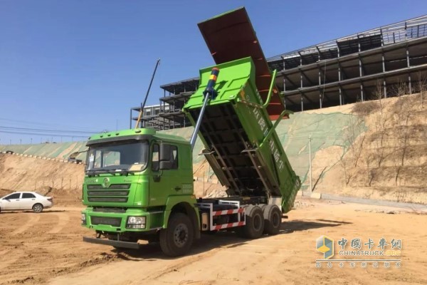 陜汽天然氣新型城建渣土車