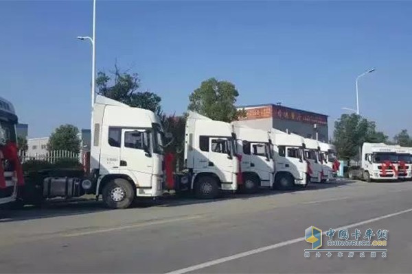 陜汽康明斯動(dòng)力牽引車