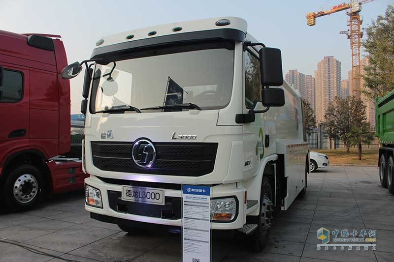 陜汽重卡 德龍L300 4×2 純電動環(huán)衛(wèi)車